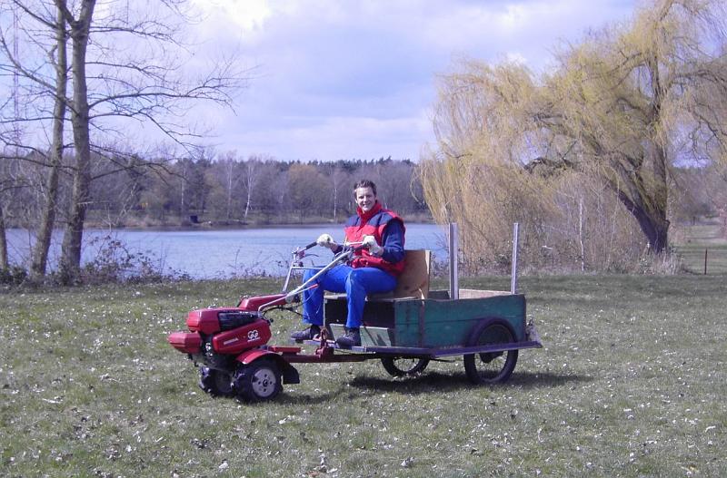 Marcel-auf-dem-Traktor.jpg